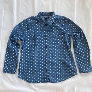 OLD NAVY WOMEN’S BLUE AND WHITE DOTTED LONG SLEEVE BUTTON DOWN VINTAGE CHAMBRAY